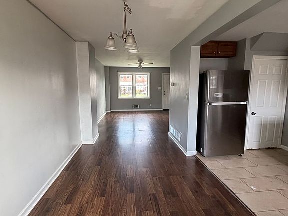 3rd image of 2229 Graythorne Rd