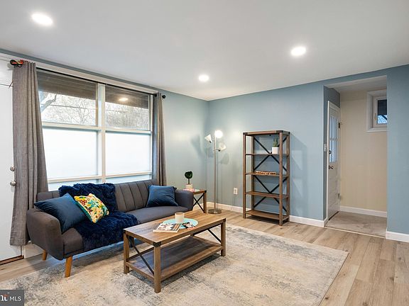 3rd image of 3611 Elmwood Dr