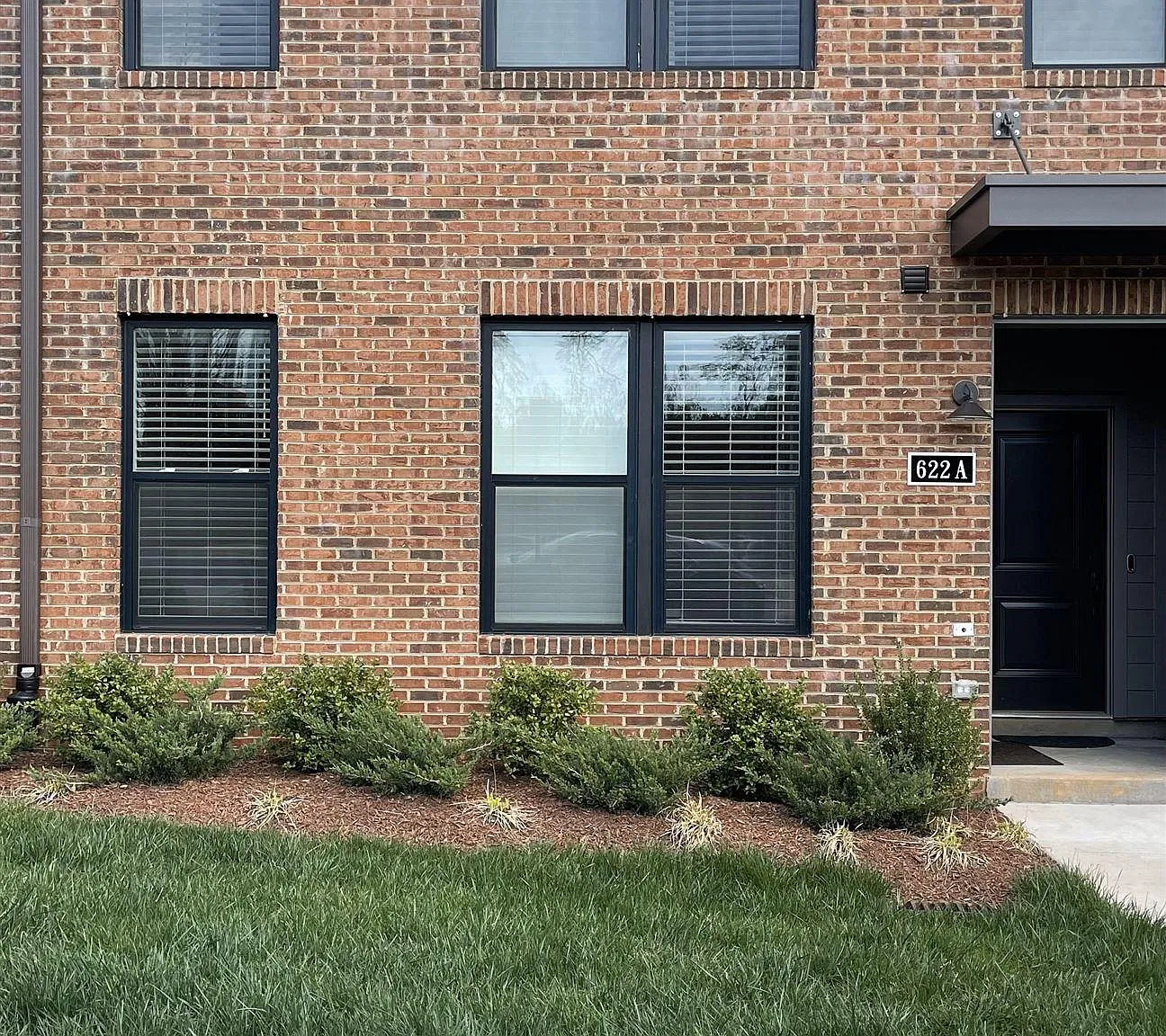 3 bed, 2.5 bath, 1625 sqft, $2,475 — Photo 1