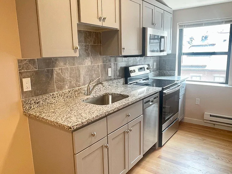 23 Hudson St #403 — Photo 2