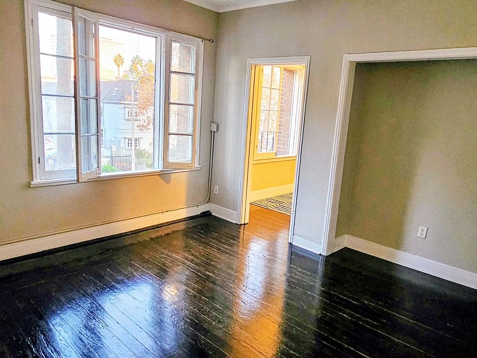1st image of 407 S Kenmore Ave APT 202