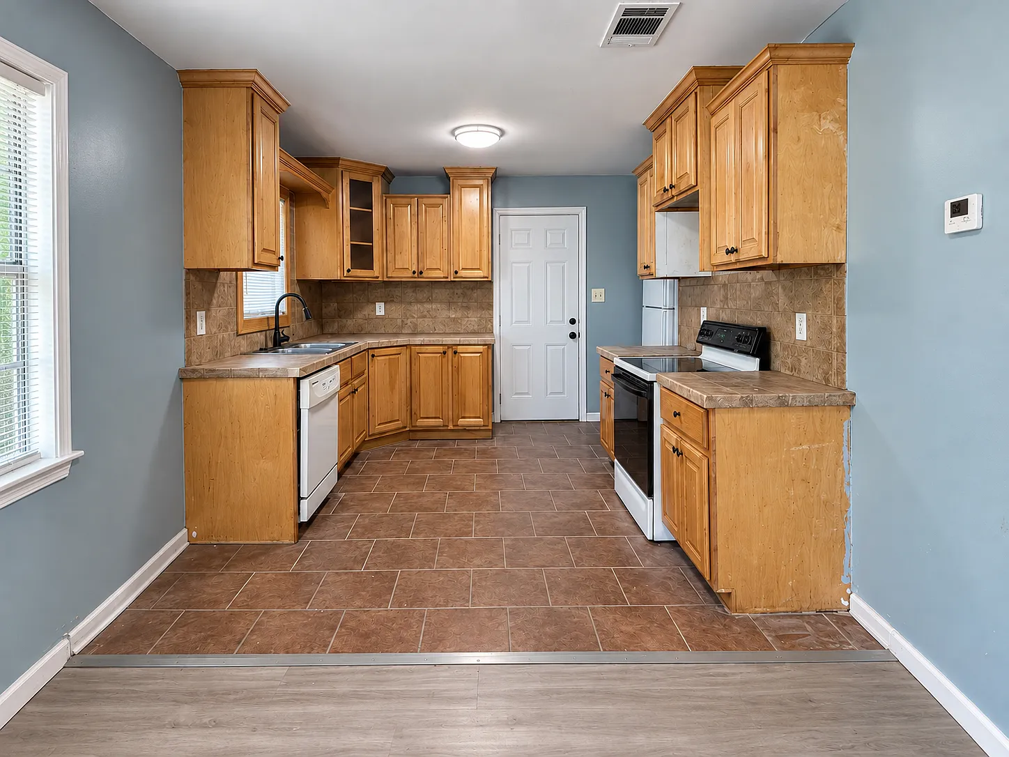 3 bed, 1264 sqft, $1,100 — Photo 4