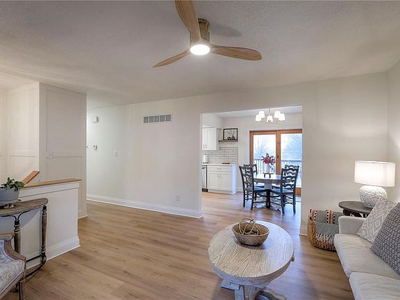 4th image of 412 Allen St