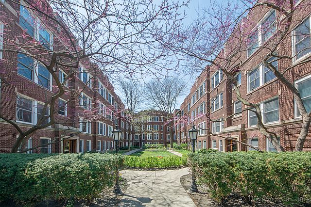 1st image of 5466 S Woodlawn Ave APT 2E