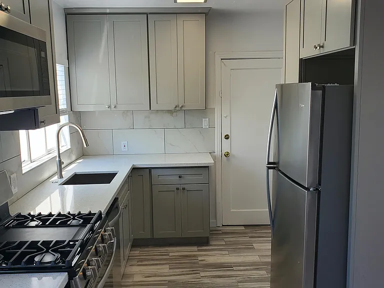 2515 S St #5 — Photo 2