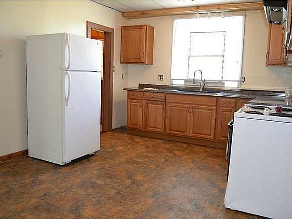 3rd image of 396 S Chillicothe St