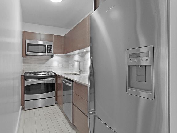 5th image of 210 W 89th St APT 5B
