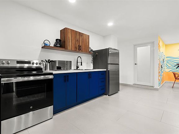 5th image of 609 Condado #506