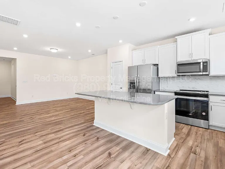 1528 Cedar Tree Dr — Photo 6