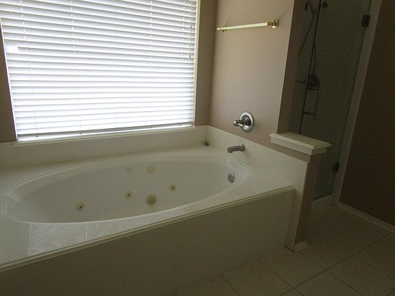 4th image of 6413 Windwood Ct
