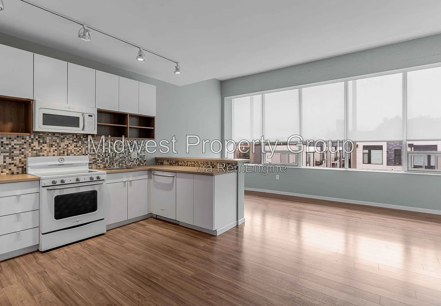 2 bed, 1.0 bath, 755 sqft, $1,095 — Photo 2