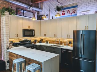300 W Grand Ave APT 402, Chicago, IL 60654