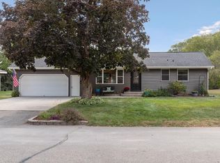 1215 Vincent Pl, Chaska, MN 55318