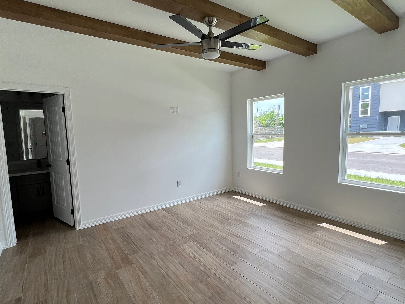 2 bed, 1067 sqft, $1,600 — Photo 4