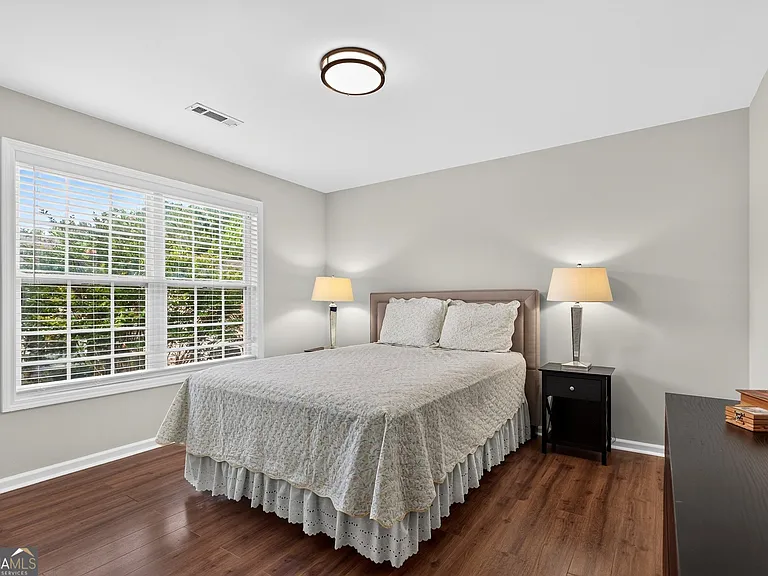 323 Revolution Dr — Photo 32