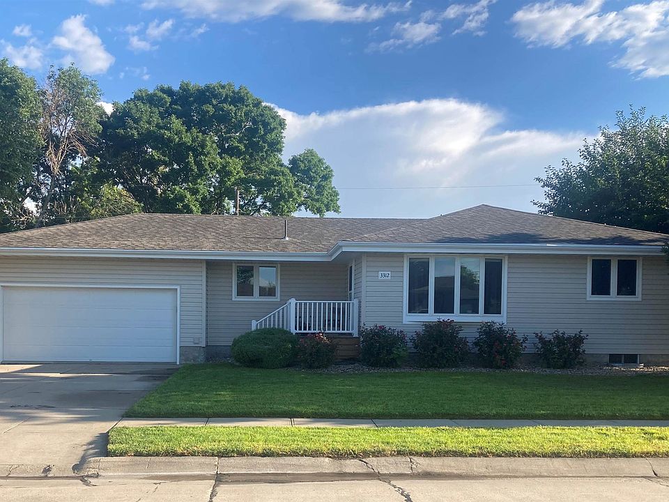 3312 28th St, Columbus, NE 68601 | Zillow