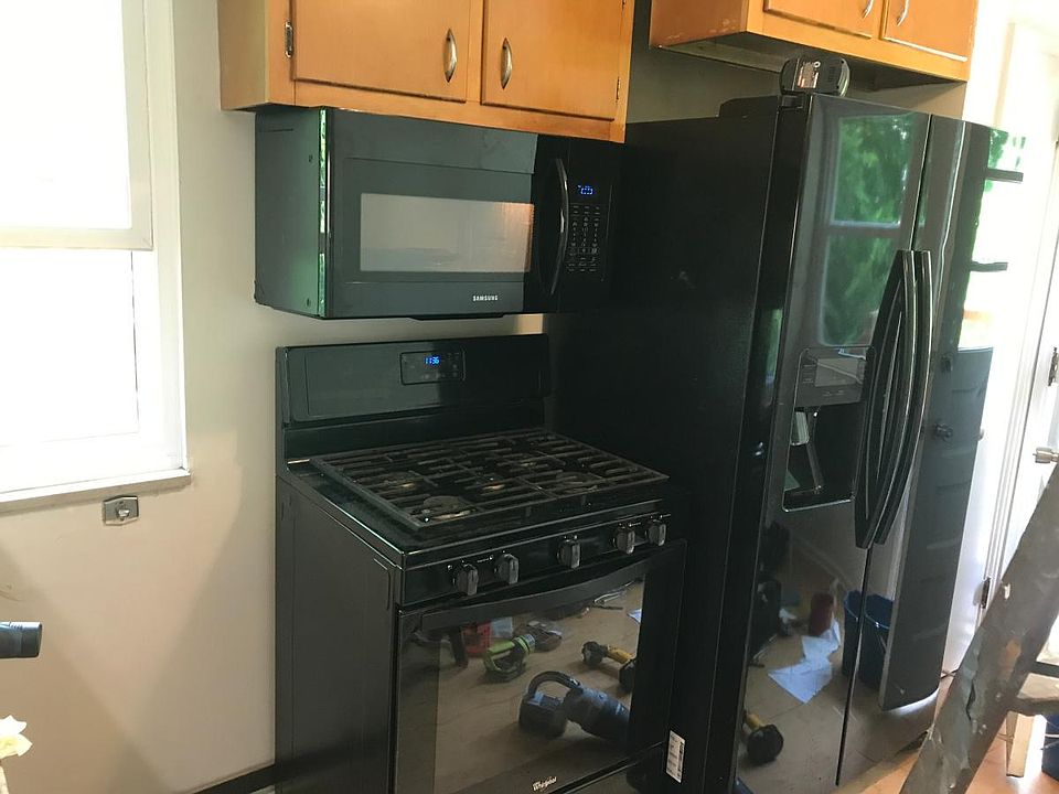 full size fridge, gas stove OH microwave