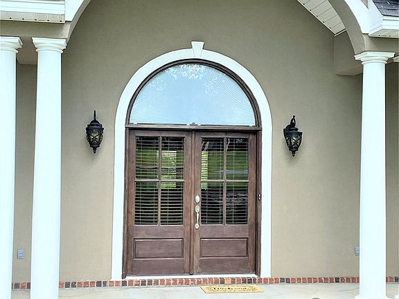 4th image of 135 Joan Dr