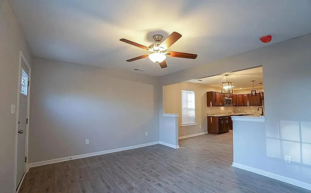2 bed, 1.5 bath, 1064 sqft, $1,300 — Photo 4