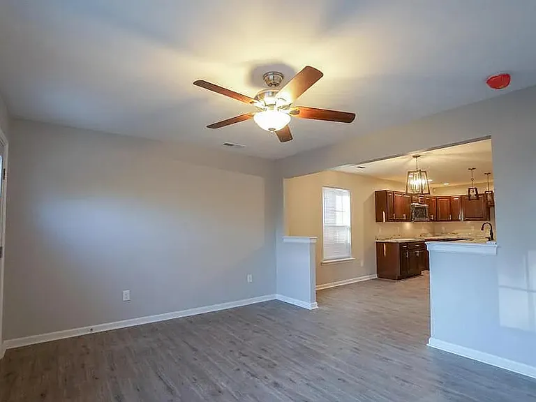 402 Dr W J Hodge St #J — Photo 4
