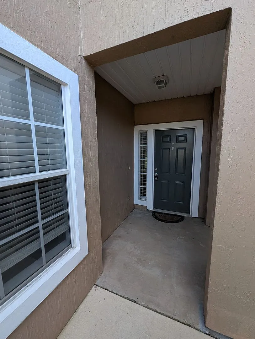 Charming 2 Bed, 2.5 Bath Townhome Ready to Move in — Photo 2
