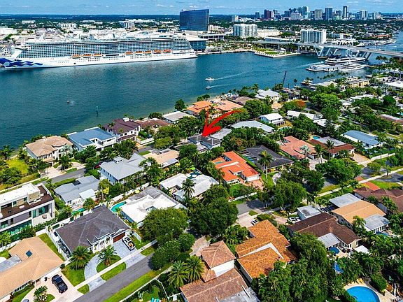 2nd image of 1940 Harbourview Drive