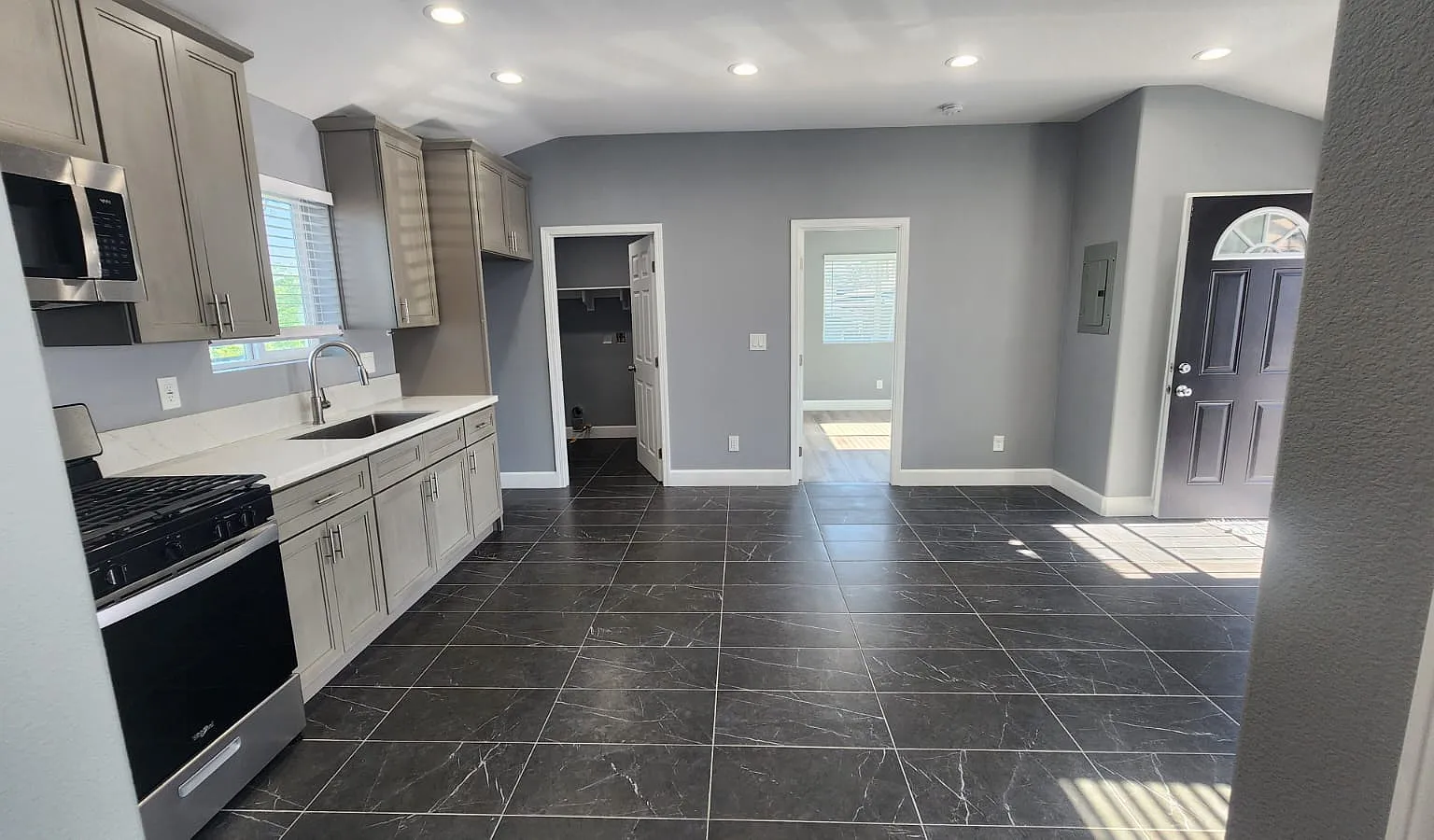 2 bed, 760 sqft, $2,699 — Photo 1