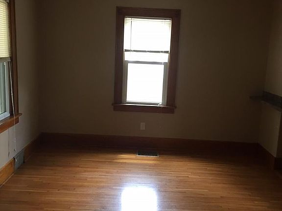 4th image of 75 W Walnut St