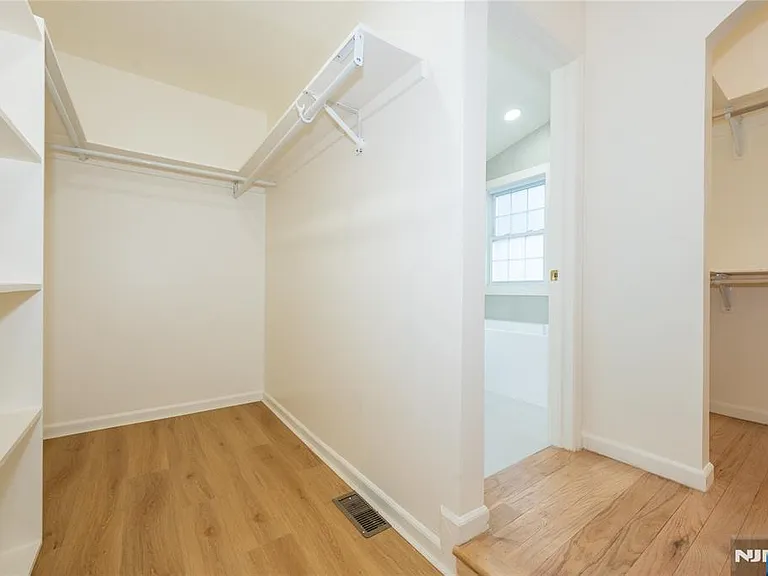 231 Waverly Pl — Photo 11