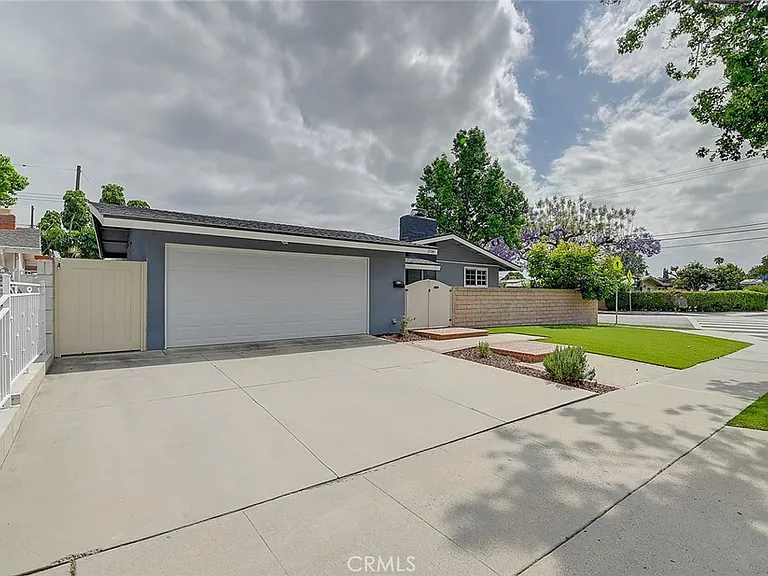 2044 W Spruce Ave — Photo 55