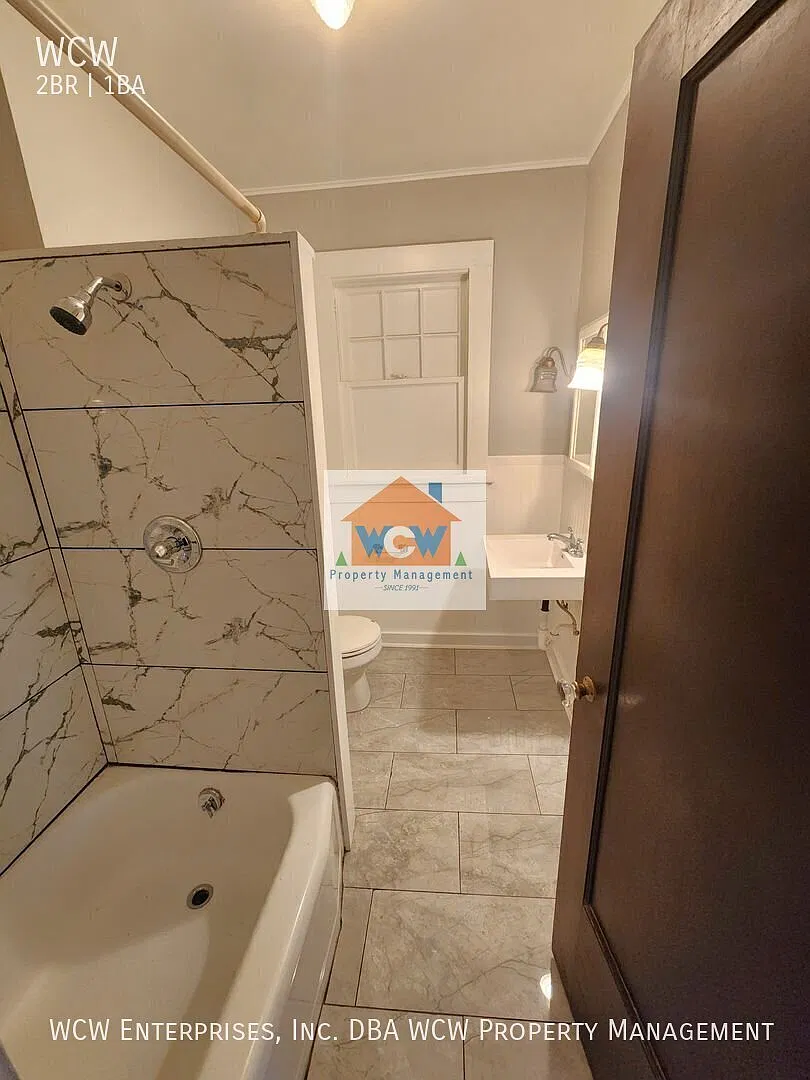 Nice and updated 2BR, 1BTH Apt close to Washburn University — Photo 3