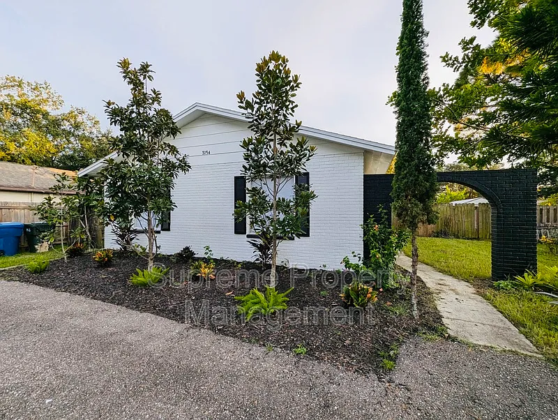 3154 Pine Tree Ave