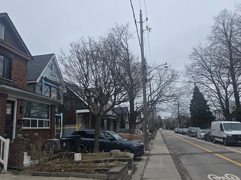 251 Silverthorn Ave #MAIN — Photo 4