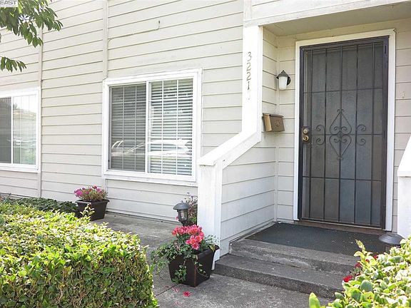 4th image of 32217 Mercury Way