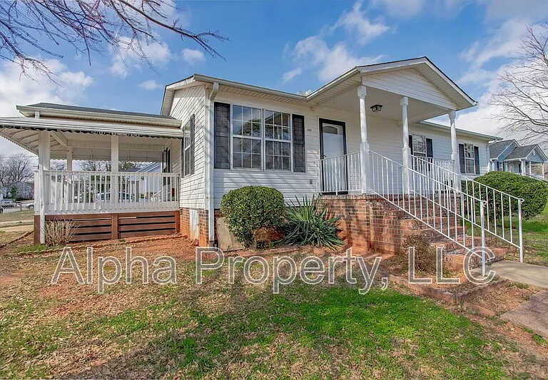 210 Carter St — Photo 1
