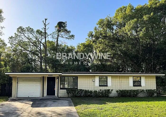 4 bed, 2.0 bath, 1995 sqft, $2,020 — Photo 2