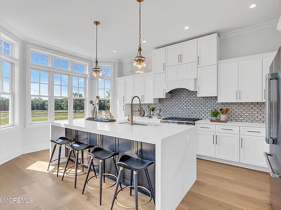 4th image of 184 Eagle Way
