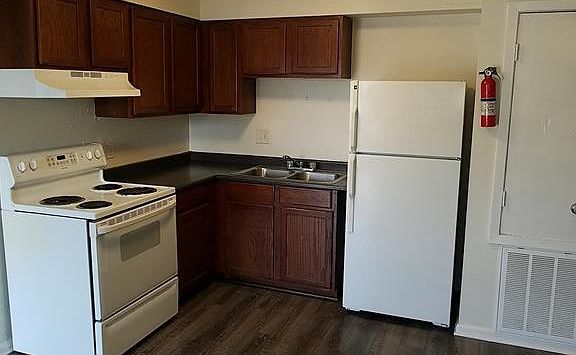 2nd image of 1135 Avenue E APT I