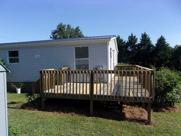 121 Red Oak Ln, North Wilkesboro, NC 28659