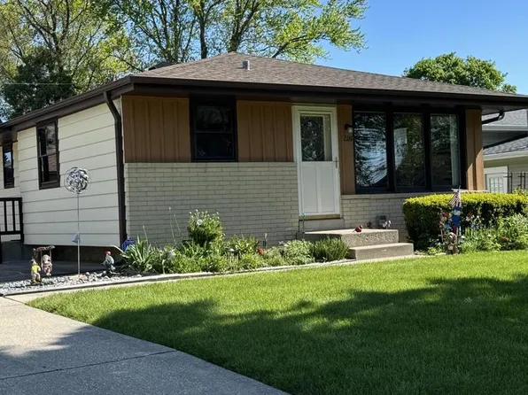 2116 Crown Point DRIVE, Racine, WI 53402