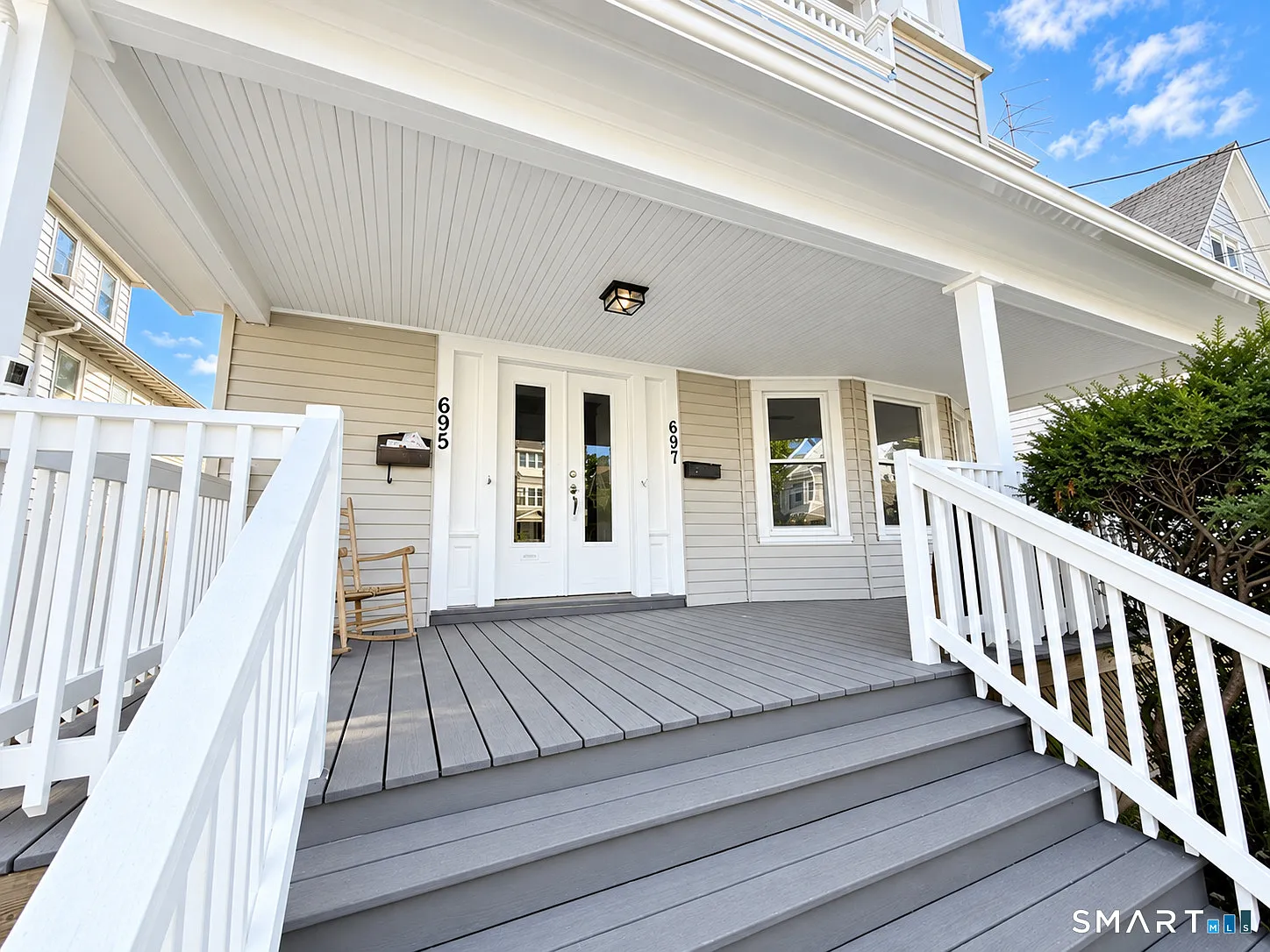 695 Laurel Ave — Photo 2