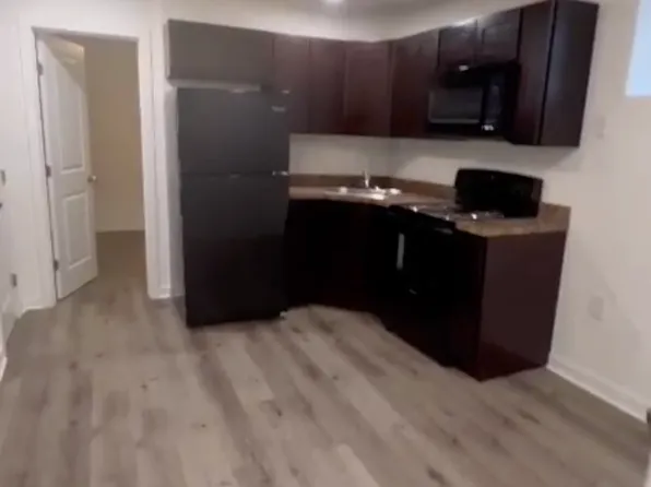 Chester Lynn Apartments