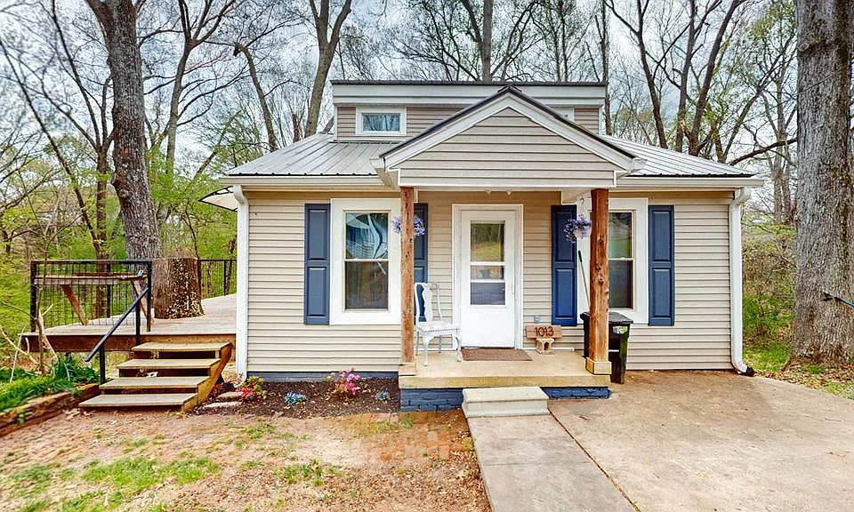 1st image of 1013 Cowan St