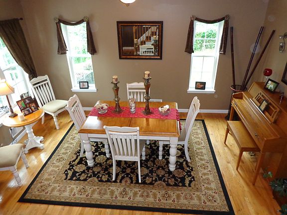3rd image of 21 Hideaway Ln