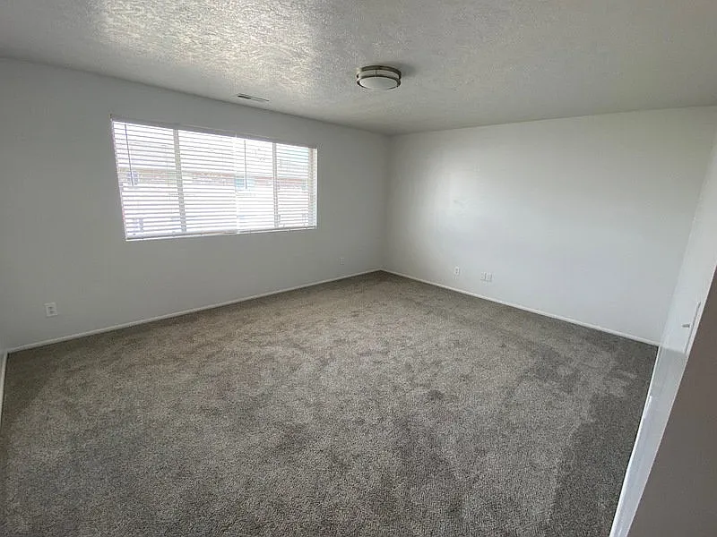 2 bed, 900 sqft, $1,325 — Photo 4