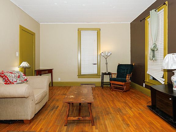 4th image of 517 N Walnut St
