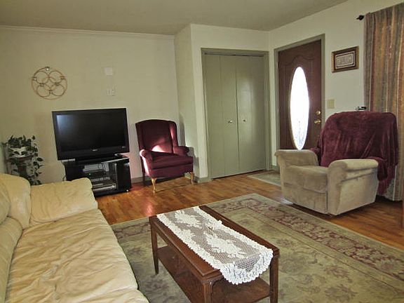 3rd image of 108 S Santa Fe Dr