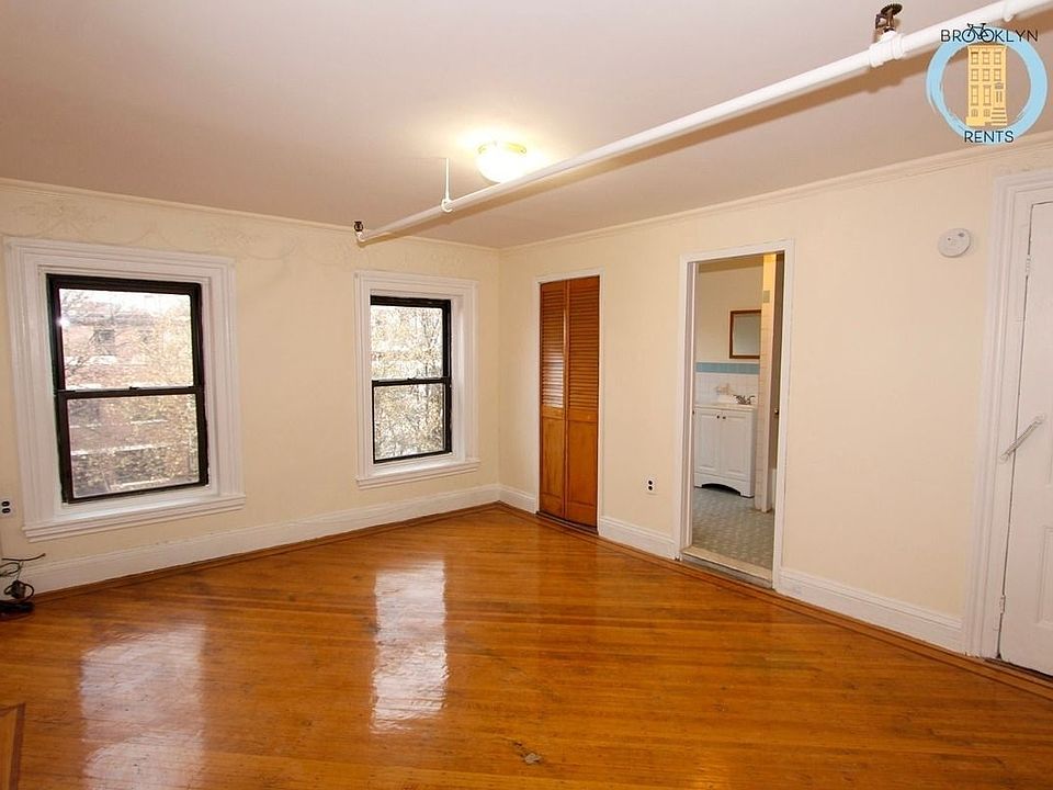 1st image of 142 Saint James Pl APT 3