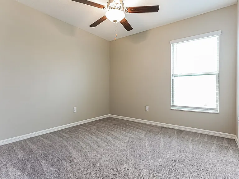 1411 Golden Glow Dr — Photo 13