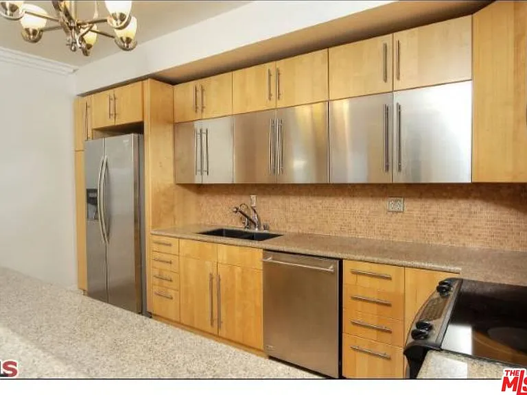 318 N Maple Dr #C106 — Photo 11